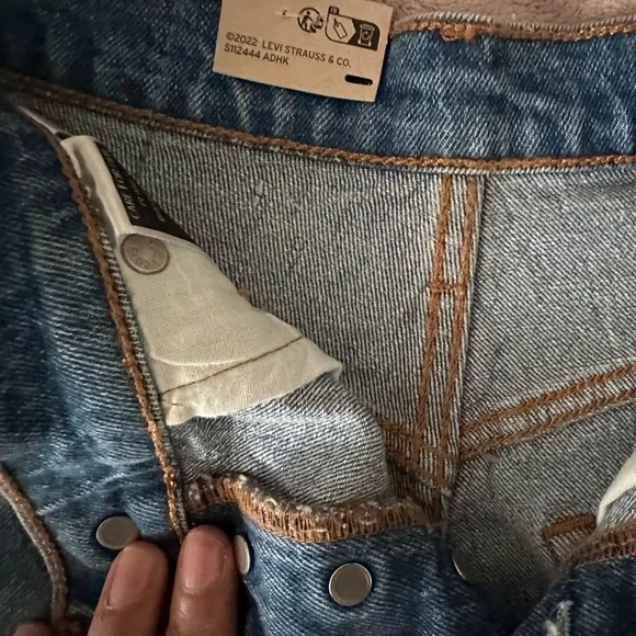 Levi's® Women’s 501 Original High Rise Distressed Hem Cut Off Shorts Size/25 - Picture 14 of 14